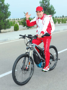 Gurbanguly Berdimuhamedov modo ciclista